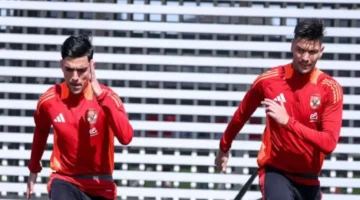 رحيل أشرف داري.. والده يكشف تفاصيل عرضي فرنسا وهولندا لمغادرة النادي الأهلي